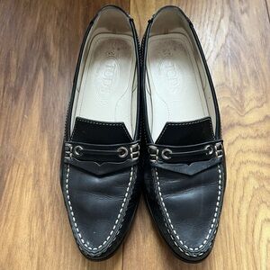 TOD’S women size 8 gammino black leather loafers pointy toe